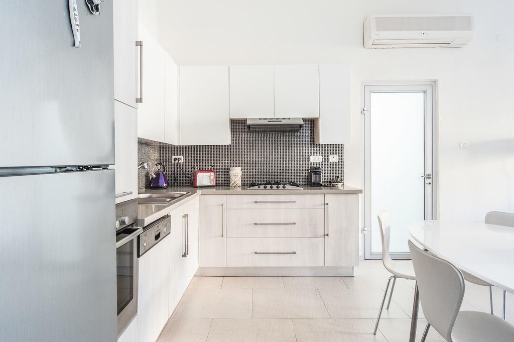 Lovely 1Bd W/ Private Balcony By Sea N' Rent Tel Aviv Eksteriør billede