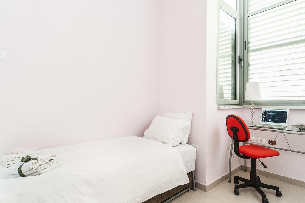 Lovely 1Bd W/ Private Balcony By Sea N' Rent Tel Aviv Eksteriør billede