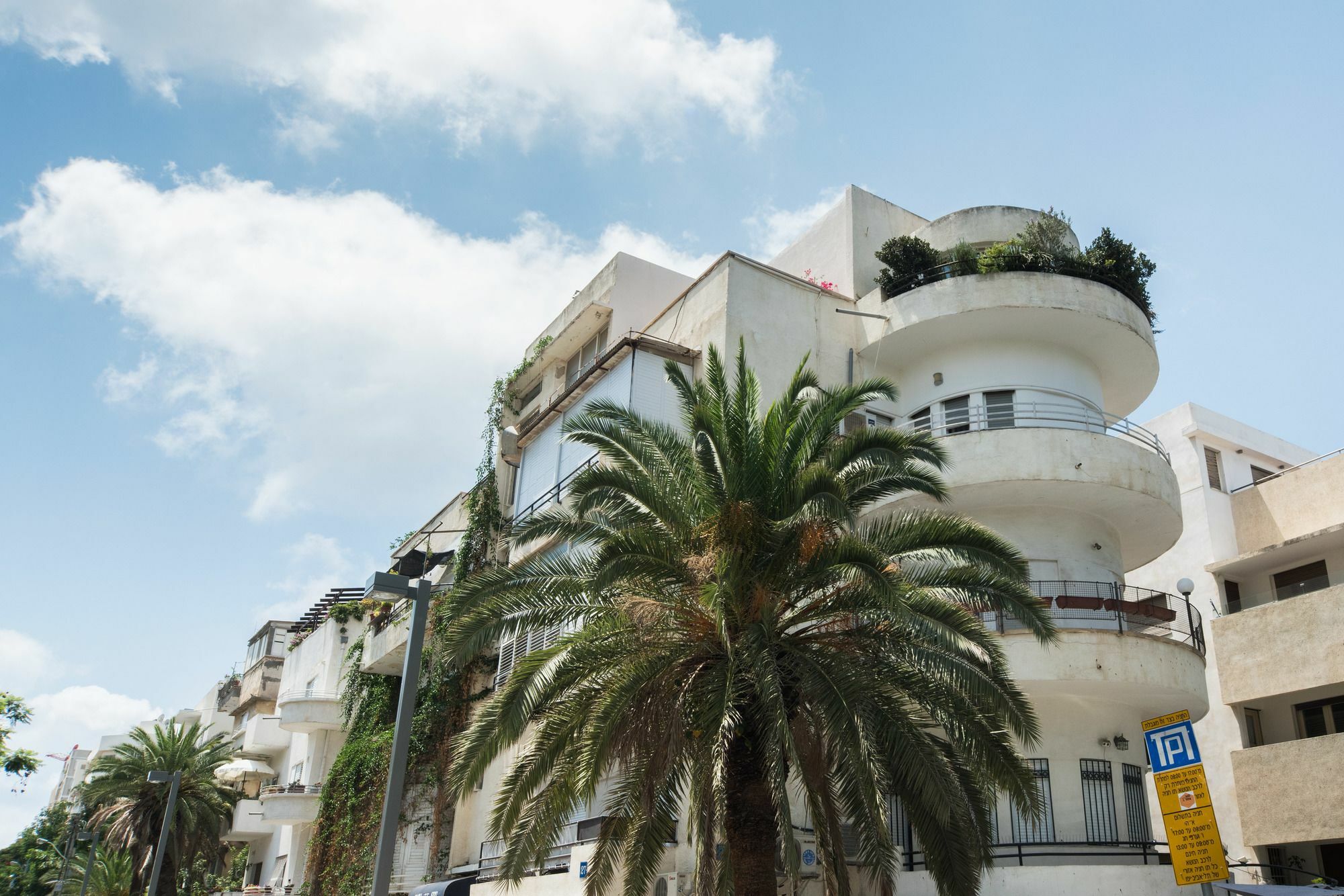 Lovely 1Bd W/ Private Balcony By Sea N' Rent Tel Aviv Eksteriør billede